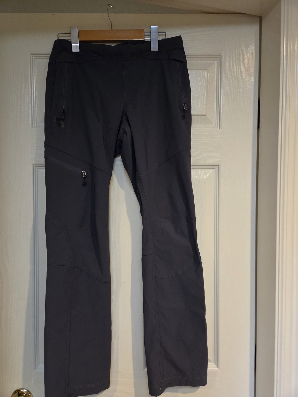 MEC Women's Technical Hiking Pants Grey Size 6 Stretch Zip Pockets